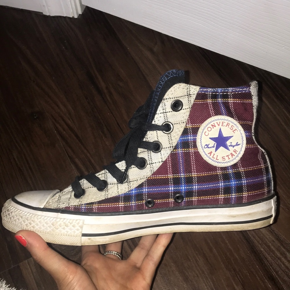 Plaid / zipper converse